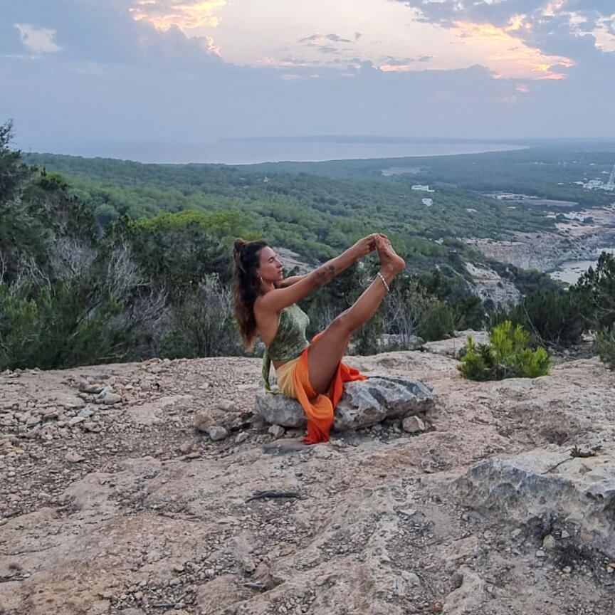 yoga taichi y meditación a bordo del velero paradise en ibiza y formentera este verano es de consciencia y ecologismo en las islas baleares