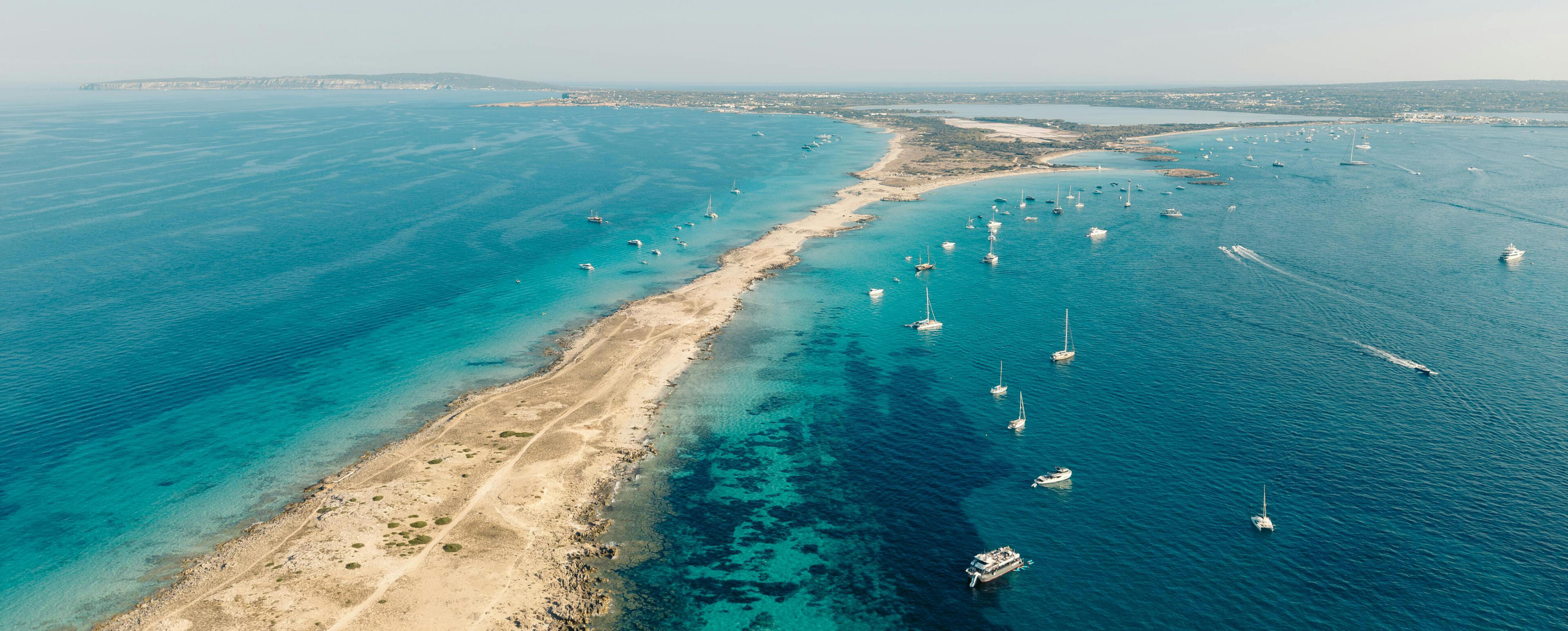Alquilar Velero en Formentera alquiler de velero en ibiza y formentera para charter náutico consciente con navegación a vela y snorkel en aguas turquesas en las mejores calas de la isla
